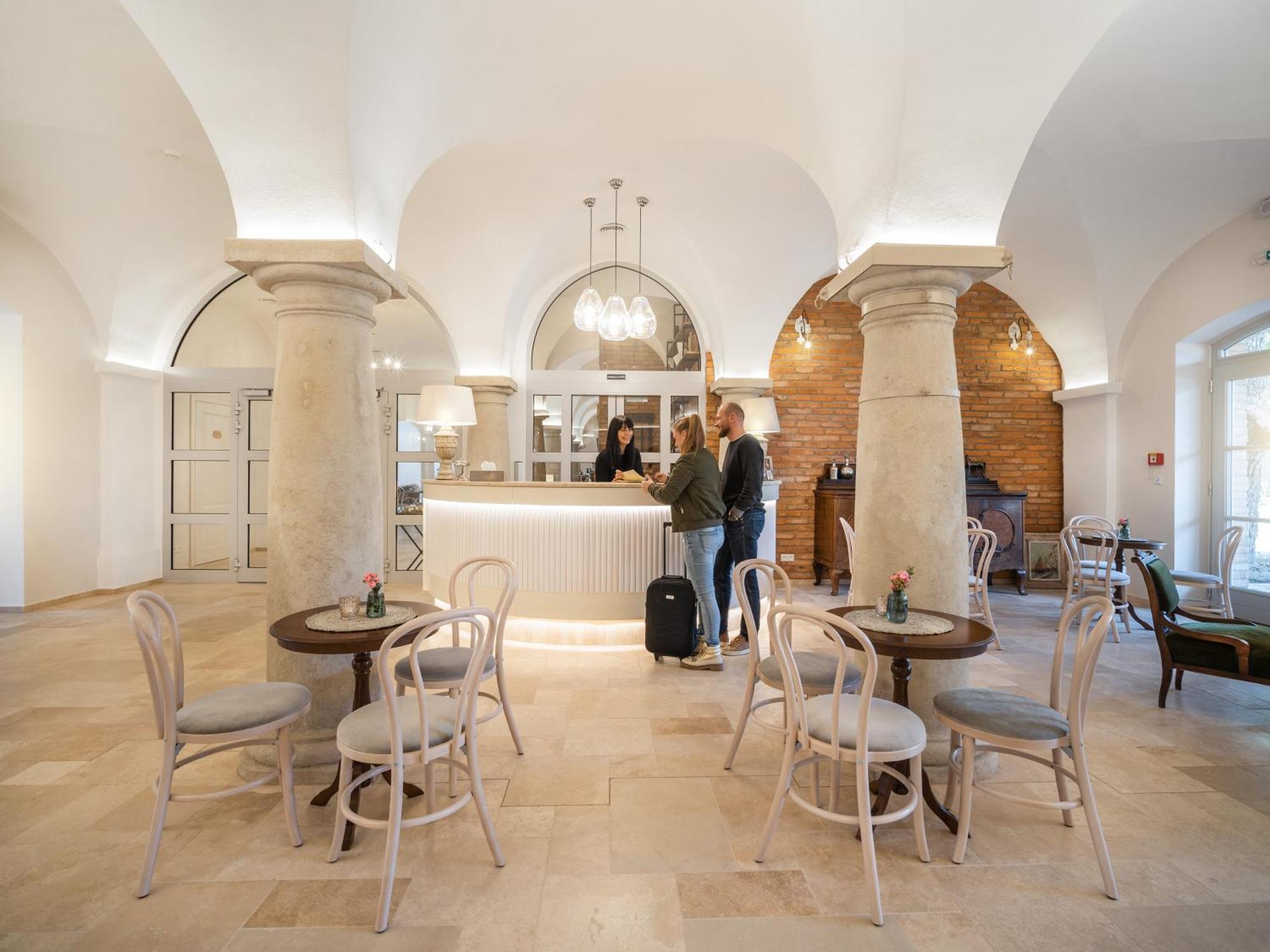 Arkady Hof Hotel Ступава Экстерьер фото